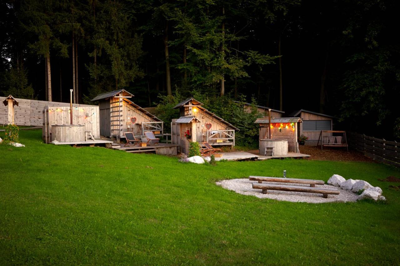 Alp Glamping Village Radovljica Esterno foto