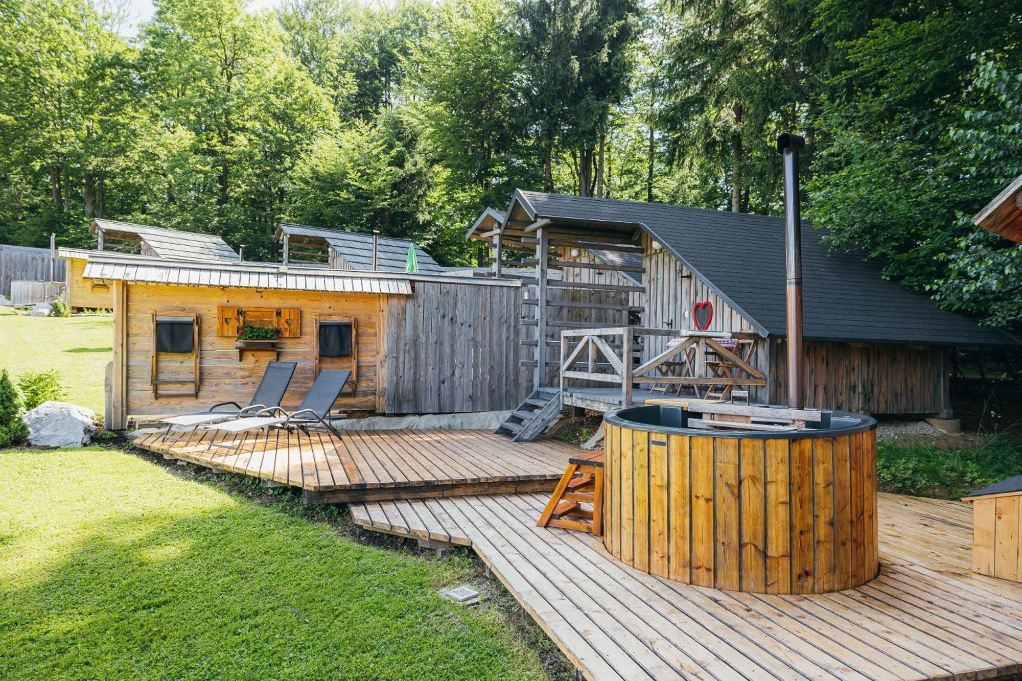 Alp Glamping Village Radovljica Esterno foto